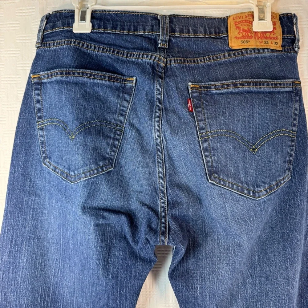 Levi's 505 Jeans / Men's Size 32x32 / Medium Wash / SKU‎ 0191